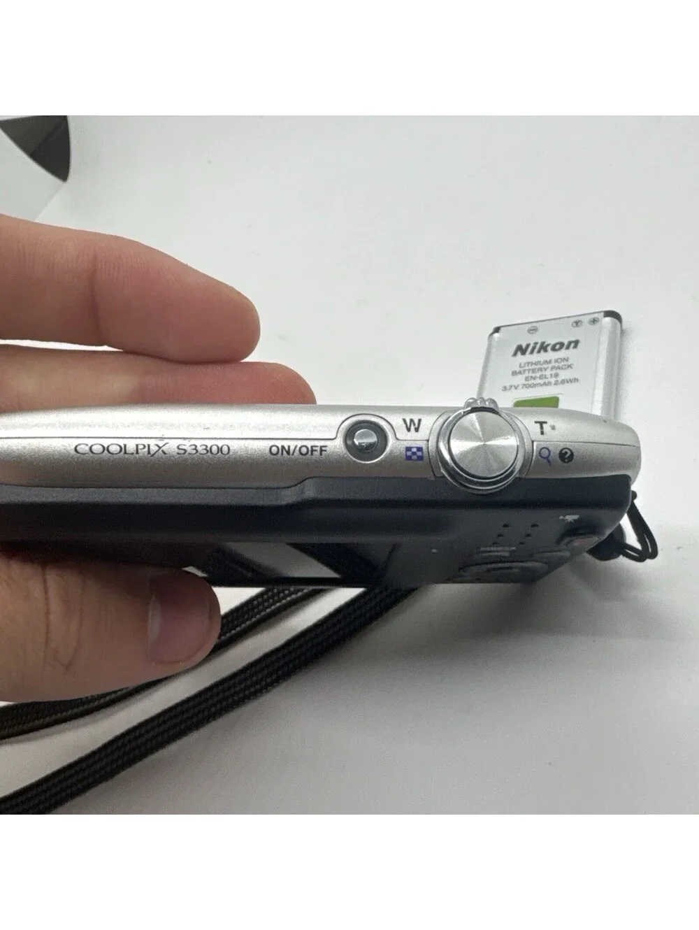 Nikon COOLPIX S3300 16.0MP Silver Digital Camera W/ Battery No Charger Tested